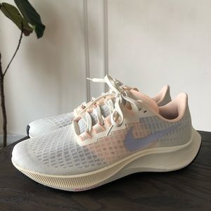 Nike Air Zoom Pegasus 37 Low Top Sneakers